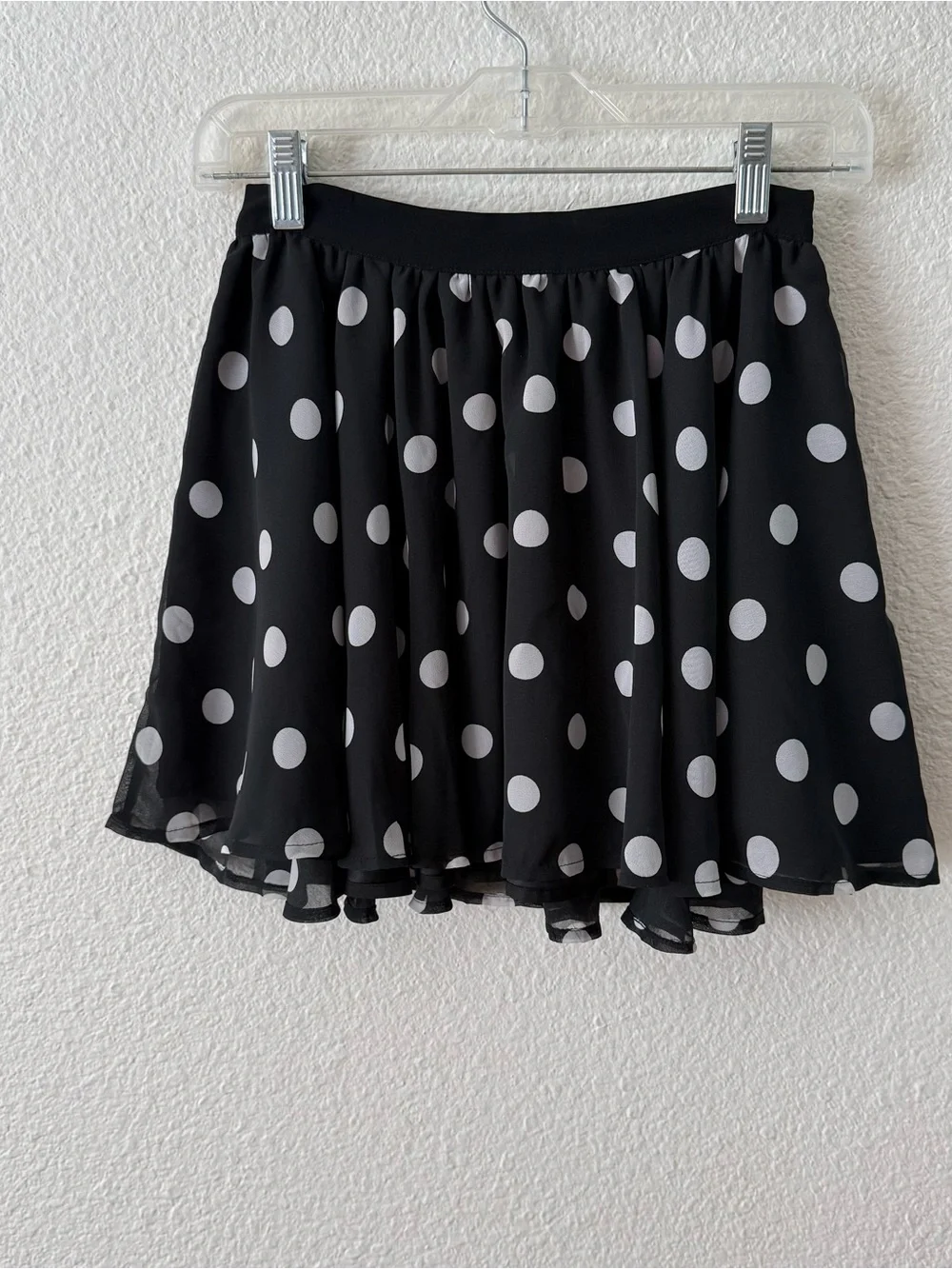 Guess Black White Polka Dot Mini Skirt Chiffon Layered Pleated Sz 0